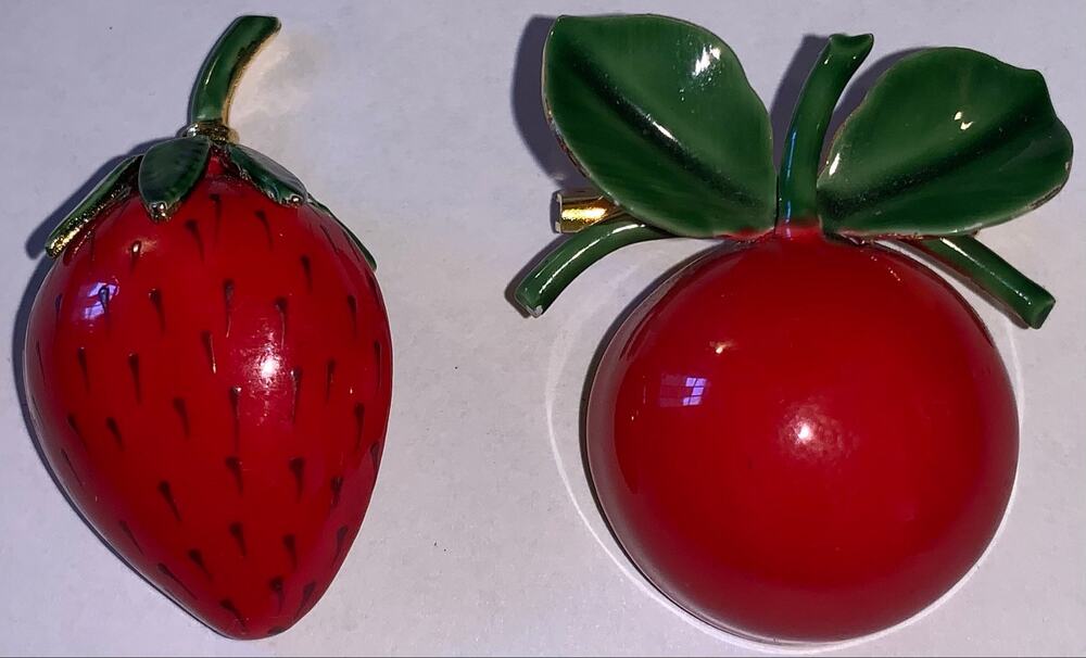 2 ORIGINAL ROBERT VINTAGE PINS (FRUIT)